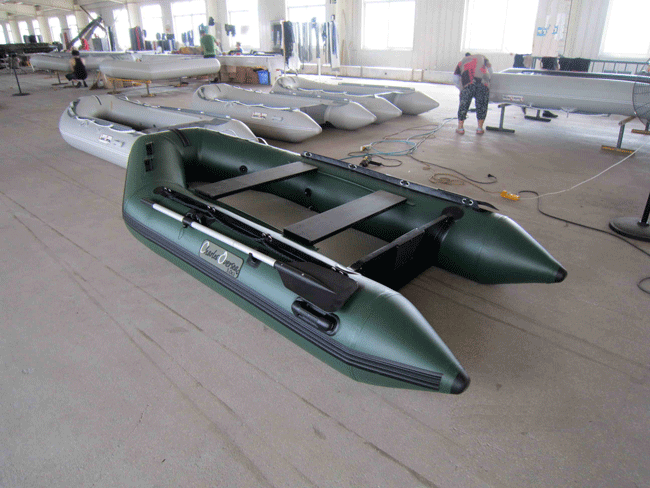 atelier de fabrication de bateaux pneumatiques